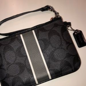 Coach Black cardholder wristlet 🖤
